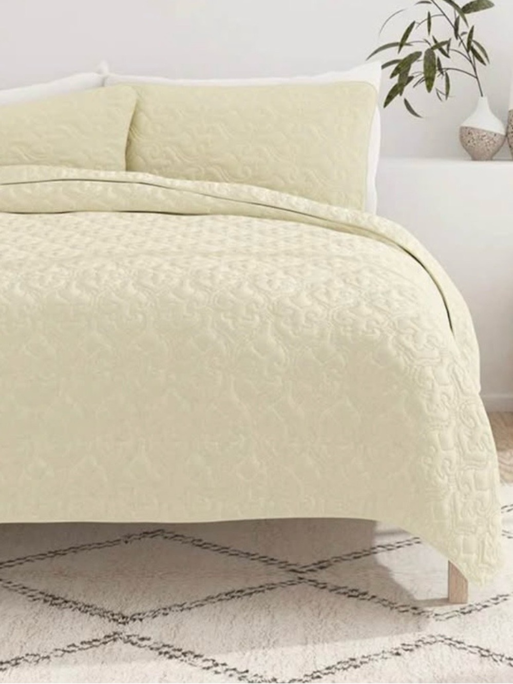 Cream Quilted Bedspread Set - 3 piece Elegant Lightweight Coverlet and shams